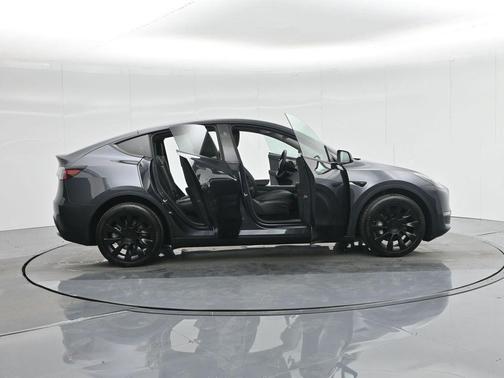 2025 Tesla Model Y Long Range