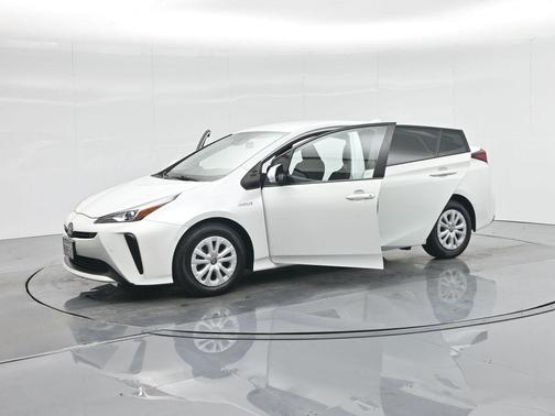 2021 Toyota Prius LE