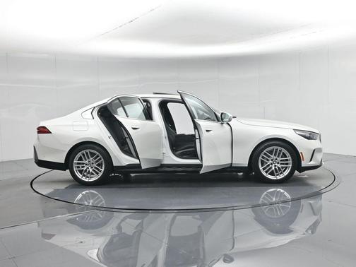 2025 BMW 530 i xDrive