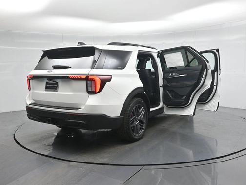White Metallic 2026 Ford Explorer ST-Line