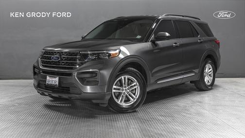 Photo 1 of 3 of 2020 Ford Explorer XLT