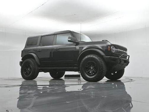 SHADOW BLACK 2022 Ford Bronco WILDTRAK