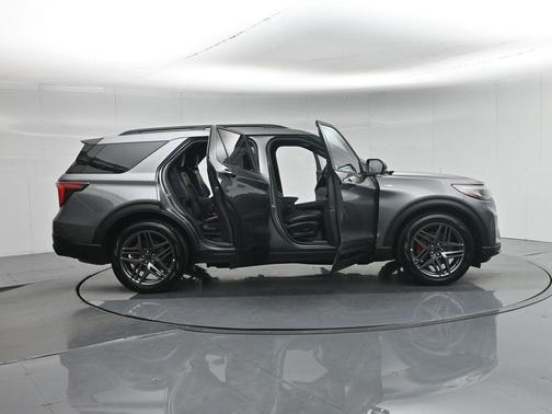 Carbonized Gray Metallic 2025 Ford Explorer ST-Line