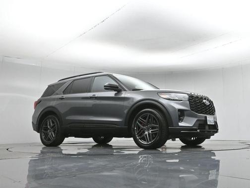Carbonized Gray Metallic 2025 Ford Explorer ST-Line