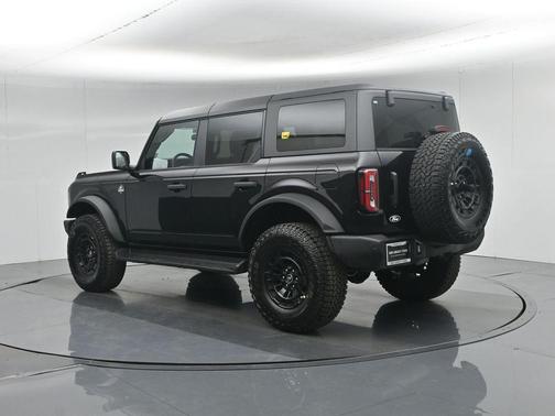 Shadow Black 2026 Ford Bronco Outer Banks