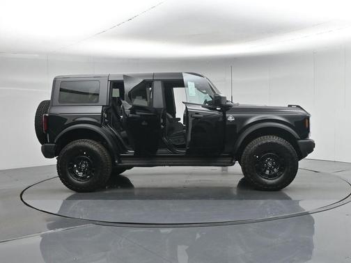 Shadow Black 2026 Ford Bronco Outer Banks