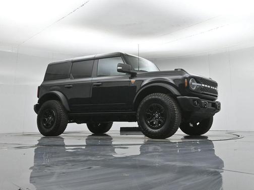 Shadow Black 2025 Ford Bronco Badlands
