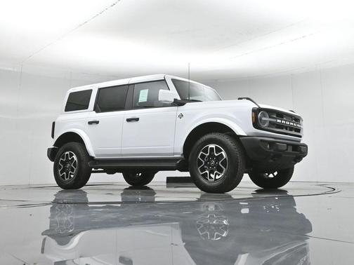 Oxford White 2026 Ford Bronco Outer Banks