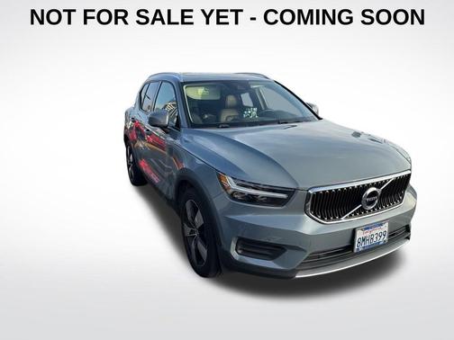2020 Volvo XC40 T5 Momentum