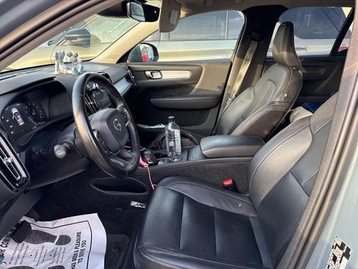 2020 Volvo XC40 T5 Momentum