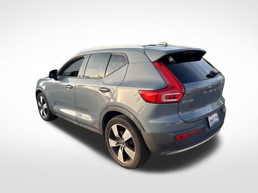 2020 Volvo XC40 T5 Momentum