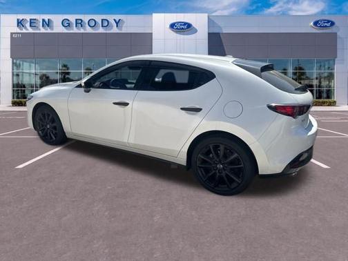 SNOWFLAKE WHITE PEARL 2024 Mazda Mazda3 PREMIUM