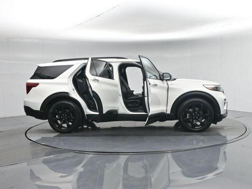 Star White 2023 Ford Explorer ST-Line
