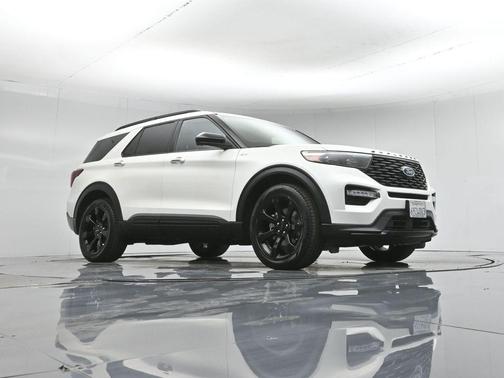 Star White 2023 Ford Explorer ST-Line