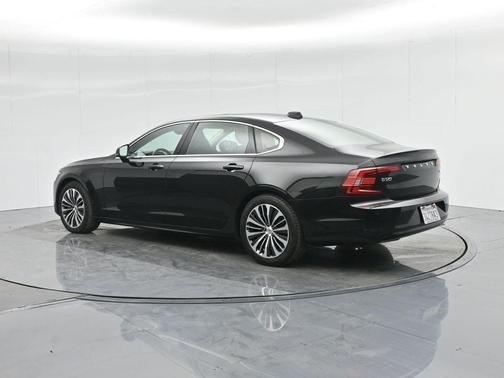 2022 Volvo S90 B6 Momentum