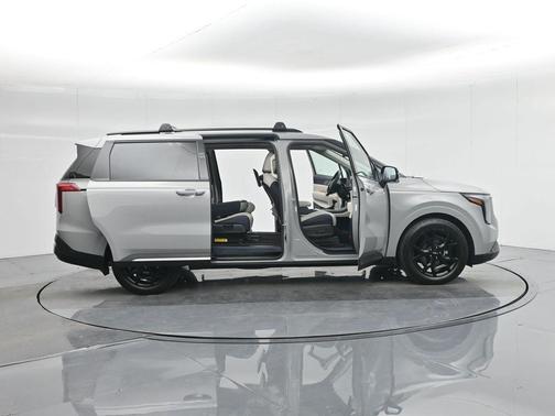 2025 Kia Carnival SX