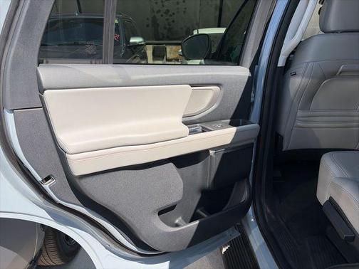 Glacier Gray Metallic 2025 Ford Expedition Active