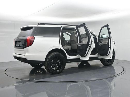 White Metallic 2026 Ford Expedition Active