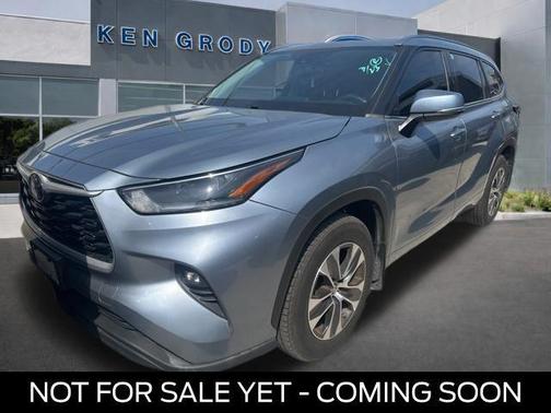 Moon Dust 2021 Toyota Highlander XLE