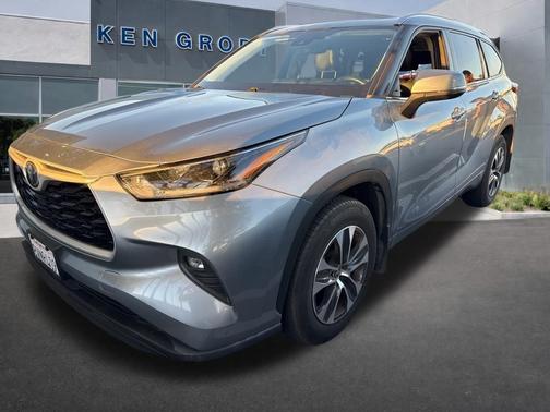 Moon Dust 2021 Toyota Highlander XLE