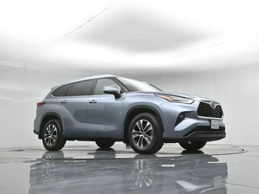 Moon Dust 2021 Toyota Highlander XLE