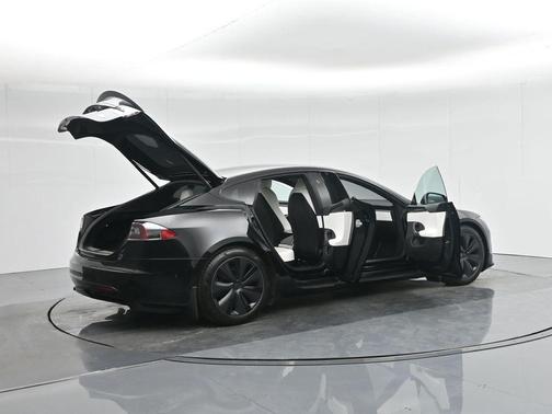 2022 Tesla Model S Plaid