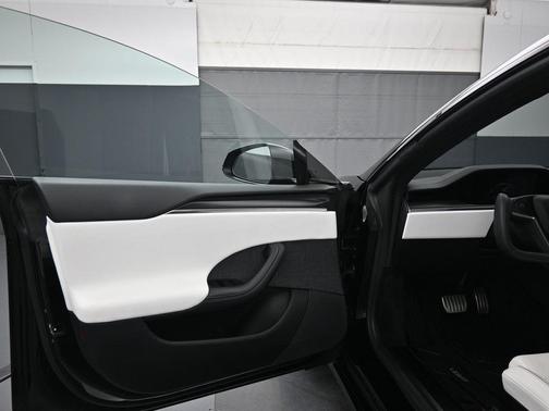 2022 Tesla Model S Plaid