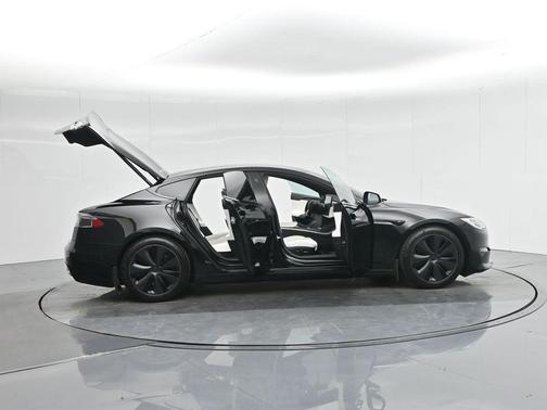 2022 Tesla Model S Plaid