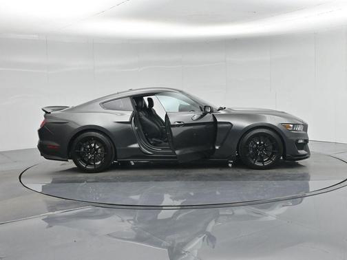 2016 Ford Shelby GT350 Base