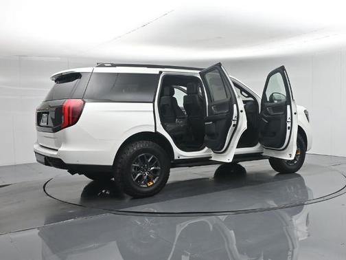 STAR WHITE MET TRI-COAT 2025 Ford Expedition TREMOR