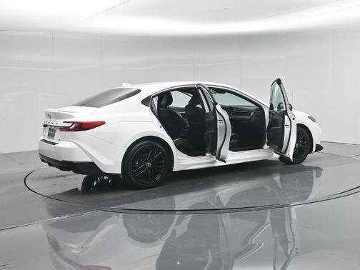 Ice 2025 Toyota Camry SE