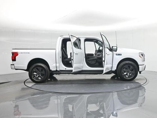 2025 Ford F-150 Lightning LARIAT