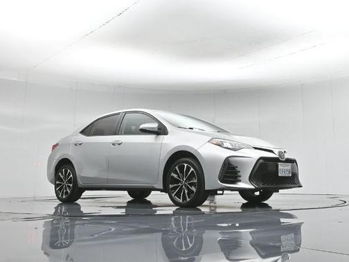 Classic Silver Metallic 2017 Toyota Corolla SE