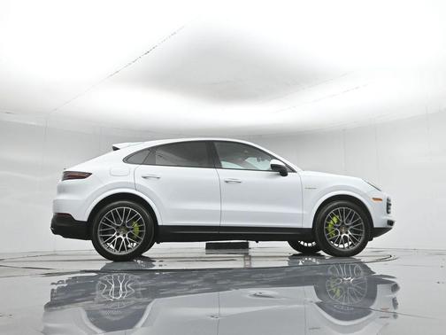 Carrara White Metallic 2022 Porsche Cayenne Base
