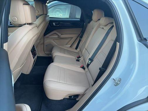 2022 Porsche Cayenne Base