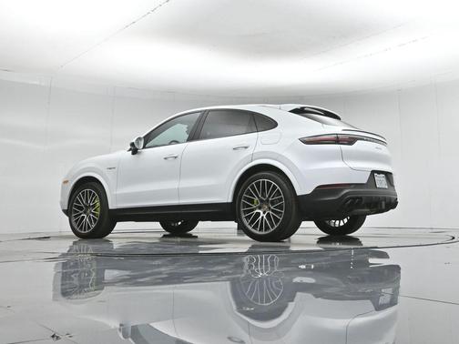 Carrara White Metallic 2022 Porsche Cayenne Base