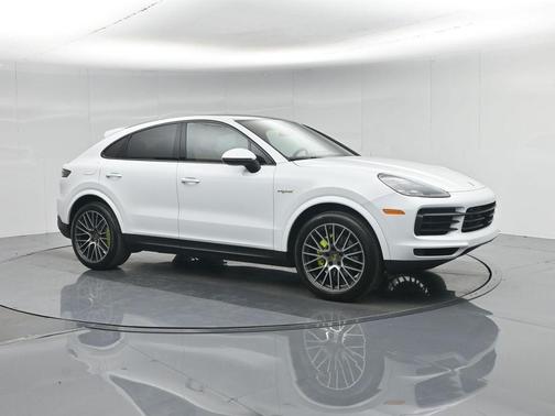Carrara White Metallic 2022 Porsche Cayenne Base