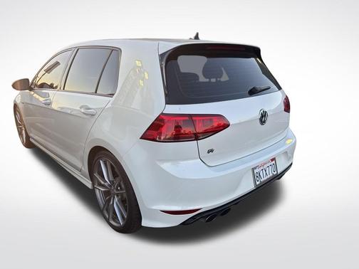 2017 Volkswagen Golf R 4-Door