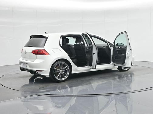 2017 Volkswagen Golf R 4-Door