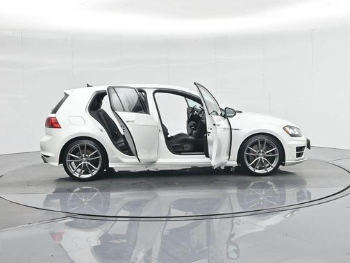 2017 Volkswagen Golf R 4-Door