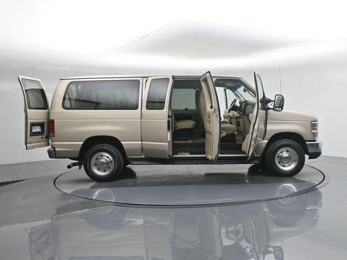 2013 Ford E350 Super Duty XLT