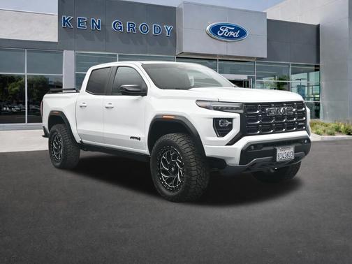 Summit White 2023 GMC Canyon AT4