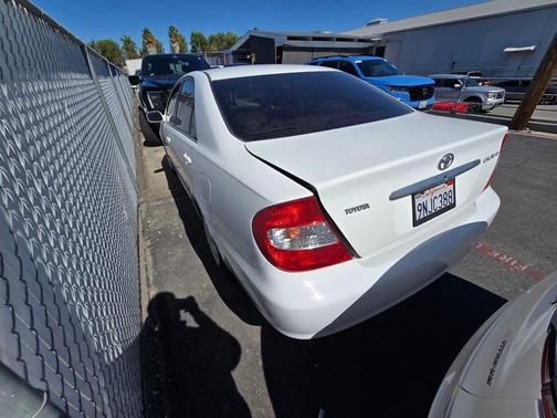 2004 Toyota Camry LE