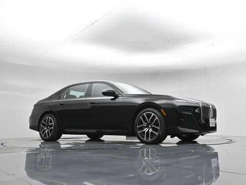 Black Sapphire Metallic 2025 BMW 740 i