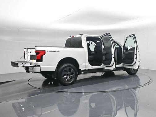 2022 Ford F-150 Lightning LARIAT