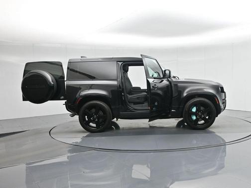 2023 Land Rover Defender 90 V8