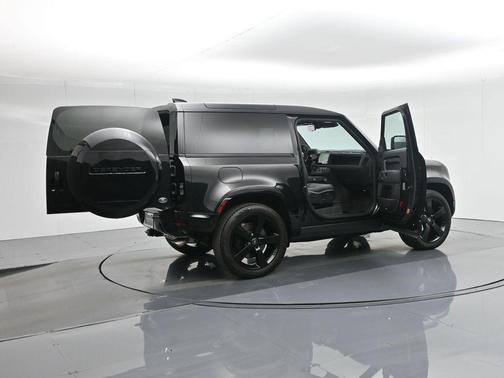 2023 Land Rover Defender 90 V8