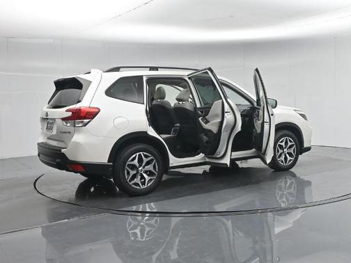 Crystal White Pearl 2020 Subaru Forester PREMIUM