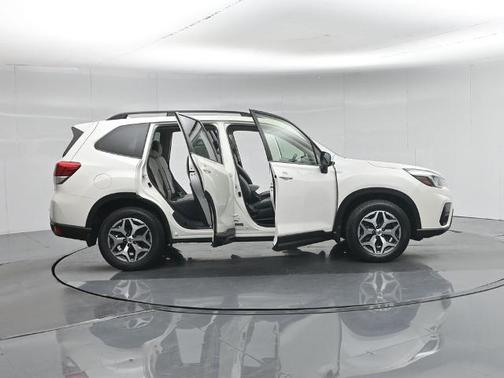 Crystal White Pearl 2020 Subaru Forester PREMIUM