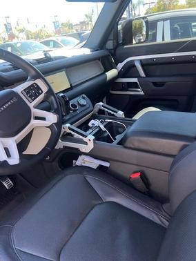2024 Land Rover Defender P400 X-Dynamic SE